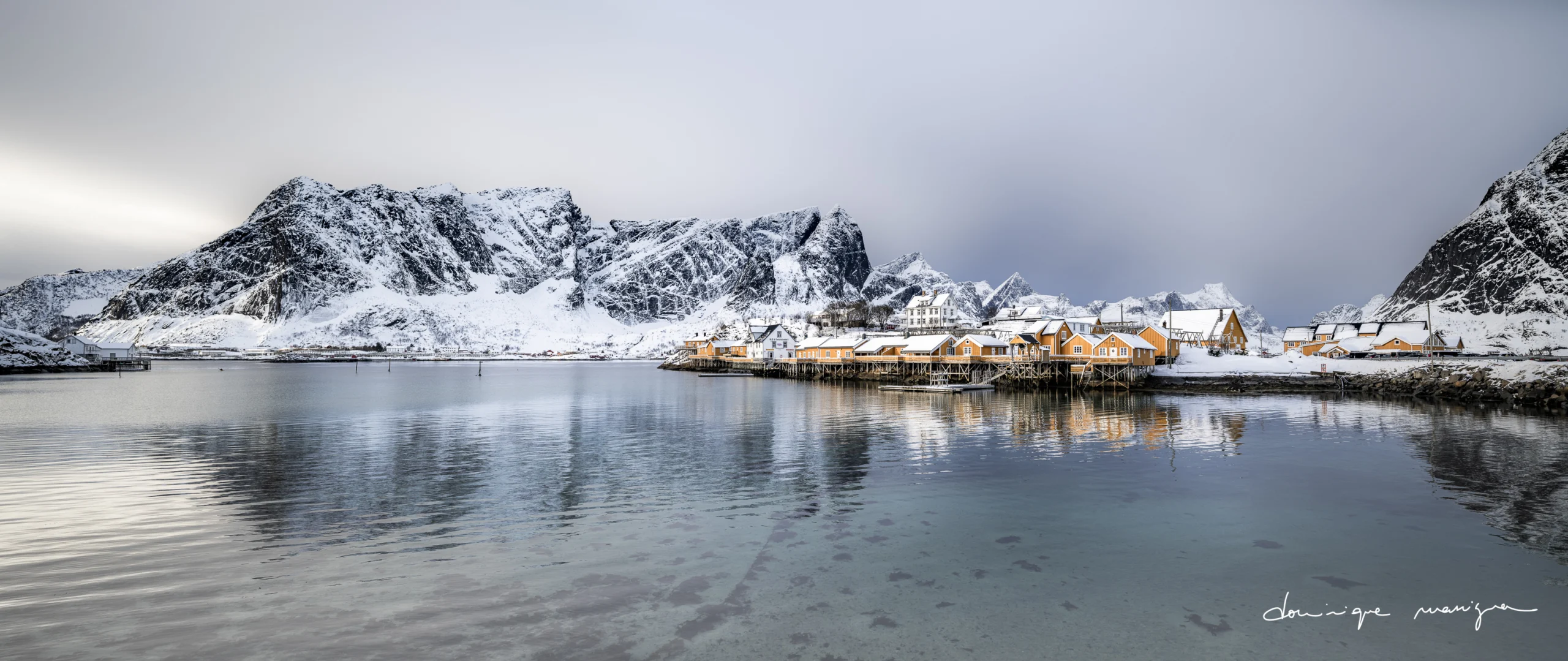 Photographie représentant la ville de sakrisøy, norvege, iles lofoten